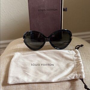 Louis Vuitton Iconic Cat Eye Black Sunglasses with dust bag & Box. Perfect Cond.